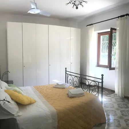 Esclusiva Con Piscina Privata 460 Mq Rocca Cilento